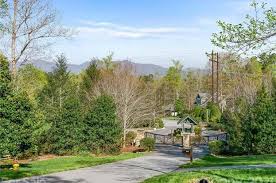 Scroll down to find the latest waterfront homes for sale in western north carolina. Biltmore Lake Asheville Nc Waterfront Homes For Sale Property Real Estate On The Water Redfin
