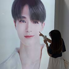 1 fandom = 5 lightsticks 😂😂 Elfs needs to grow 3 more hands 😂 ©  Thinkingofkkyu -heekyunics