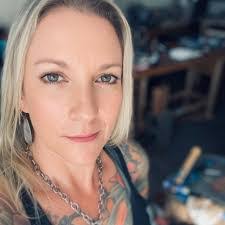 Mandi Rodriguez's Instagram, Twitter & Facebook