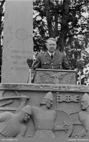 Criticalpast is an archive of historic footage. Vidkun Quisling Taler Foran Bautaen Fra Nasjonal Samlings Stevne Riksmote Pa Stiklestad 1944 Levanger Fotomuseum Digitaltmuseum