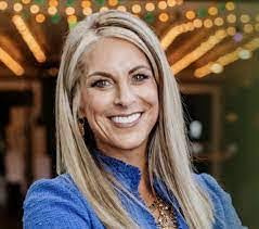 Leslie Littrell's Instagram, Twitter & Facebook