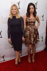 See more ideas about amy poehler, amy, celebs. When They Held Hands On The Red Carpet Aubrey Plaza Amy Poehler Kickass Women