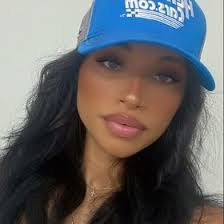 Richelle Johnson's Instagram, Twitter & Facebook