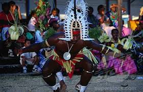 38 видео 172 просмотра обновлен 7 мая 2020 г. 13 Traditional Costumes From Around The World Costumes Around The World Torres Strait Islander People Of The World