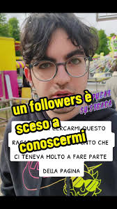 Ragazzo E Ragazza Sul Tagada Giostra