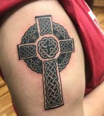 It also contains a circular motif that surrounds the center where the arms meet. 85 Celtic Cross Tattoo Designs Meanings Characteristic Symbol 2019