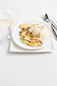 Versare uno strato di purea di fragole sul fondo, uno di. Crespelle Con Crema Di Robiola Al Tartufo Sale Pepe
