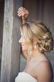 Quelles Boucles D Oreilles Avec Robe Bustier Coiffure Mariee Coiffure Mariage Coiffure