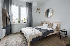 4x6 area rugs & 5x8 area rugs present themselves well in an entryway or a home office. What Size Rug Under Queen Bed To Avoid An Eye Sore Swankyden Com