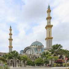 The national mosque serves serves as the principal mosque for the city dwellers. Federal Territory Mosque Kuala Lumpur Mesjid Islam