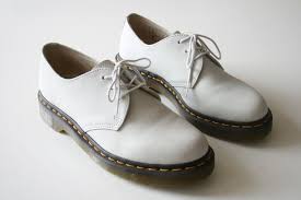 She wore her black docs shoes with a gray boyfriends shirt, blue. Pin By Monica Lopez On Style Dr Martens Shoes White Dr Martens Shoe Obsession