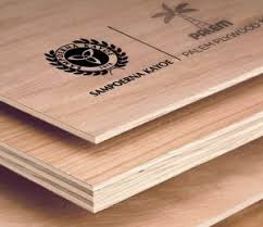 Setelah itu, susunan bahan dasar ini akan dipress dengan mesin bertekanan tinggi sehingga menghasilkan multiplek.teskturnya cukup rapat dan daya tahannya juga tinggi, serta tahan air. Plywood Sampoerna Kayoe