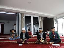 I'tikaf, keutamaan itikaf pada 10 malam terakhir ramadan dan tujuan melakukan itiikaf saat ramadhan. Tata Cara Itikaf Niat Dan Amalan Agar Dapat Malam Lailatul Qadar