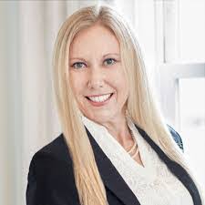 Lisa Rayfield's Instagram, Twitter & Facebook