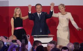 W 2012 roku w prasie pojawiły się informacje jakoby adam bielan rozwiódł się ze swoją ówczesną żoną i wziął ślub po raz drugi, jednak polityk konsekwentnie nie komentuje swojego życia prywatnego. Wybory Prezydenckie 2015 Druga Tura Wybory Na Zywo W Kraju I W Lubuskiem Wyniki Frekwencja Gazeta Lubuska