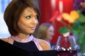 Flirting 101: Coaches teach daters to cozy up