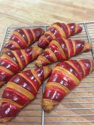 Croissants Bicolores Cuits Garni Framboise