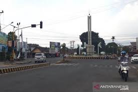 Lampu merah mati filmine konu ekliyorsun. Kawanan Pencuri Ambil Baterai Lampu Merah Di Curup Bengkulu Antara News