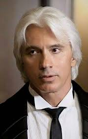 👑Dmitri Alexandrovich Hvorostovsky! The Voice that Conquered the whole  World and our heart for Ever! We love you Maestro too much! 👑 Picture in  front of MET New York 2006!👑
