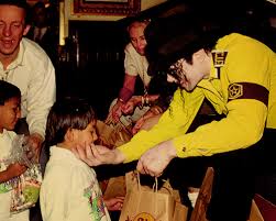 He Saved Many Children Throughout His Life By Donating Transplants Etc Etc Helping In What They Needed Michael Jackson Rare Michael Love Michael Jackson