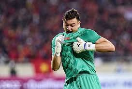 Thủ môn đặng văn lâm nằm trong số những cầu thủ xuất sắc nhất muangthong mùa giải 2019. Ä'áº·ng VÄƒn Lam Tá»« La ThÆ° Ä'áº§y Lá»—i Ä'áº¿n NgÆ°á»i Hung Cá»§a Tuyá»ƒn Viá»‡t Nam Vnexpress