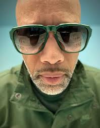 Been silent these past few days 😒 So allow me to re-introduce myself, my  name is : … with the iconic Buckley Pine.