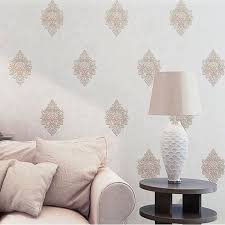 Kamu yang punya ruang tamu minimalis, boleh banget lho ikuta pasang wallpaper dinding dengan gaya kekinian seperti ini. Trik Pakai Wallpaper Di Ruang Tamu Meluaskan Dan Tutupi Cacat Dinding Semua Halaman Idea