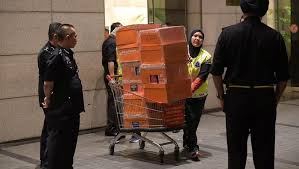 Hakim mohd nazlan mohd ghazali menangguhkan perbicaraan dan menetapkan. 284 Kotak Disita Dari Apartemen Najib Isinya Tas Hermes Dan Lv