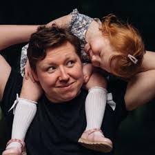 Daphne Kearney's Instagram, Twitter & Facebook