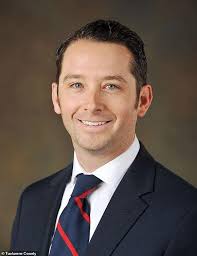 Gorgeous lakeside paradise is overrun by horribly-behaved outsiders leaving  locals outraged