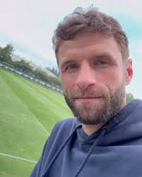 🗣 Aleksandar Pavlović says he will remove the mask after the Chelsea game:  "Just one more game against Chelsea and then I'm done with it. At the  beginning, it gave me security,