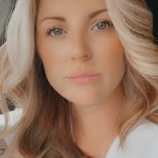 Courtney Stepp's Instagram, Twitter & Facebook