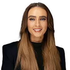 Kerry Bragg's Instagram, Twitter & Facebook