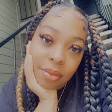 Pierce Brosnan se casó con Keely Shaye Brosnan en 2001 después de su  primera reunión en 1994.