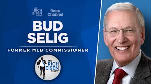 Bob Uecker's gravy-stained scouting report led him to radio booth