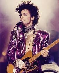 Cantores De Funk Dos Anos 80 Prince Ate Hoje Inspira Estilistas E Marcas Prince Purple Rain Cantor Que Morreu Cantores
