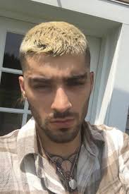 And zayn malik continued to display his new look on thursday afternoon, as he relaxed blond ambition: Zayn Malik Hair Hairstyles Blonde Floppy Shaved Pink Glamour Uk