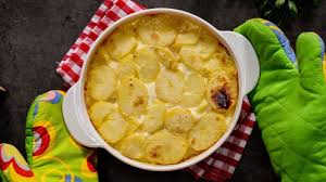 Vedeta sezonului, cartofii noi sunt atat de gustosi incat cu greu le poti rezista! Cartofi La Cuptor Cu Ou Si Smantana Youtube