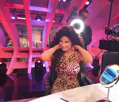 Wenn sich shirin so hübsch finden würde, wie du sie findest, würde sie sich nicht… naja sie ist schon hübsch, aber da kenn ich andere, die haben ein viel schöneres gesicht ungeschminkt. Shirin David Ohne Perucke So Sehen Die Haare Der Dsds Jurorin Wirklich Aus Bravo