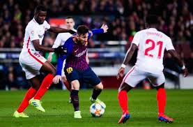 Sevilla are a very strong defensive side, but how they accomplish it is interesting. Messi Asphyxie Seville Liga Seville Barca 2 4 23 Fevrier 2019 Sofoot Com