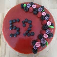 Gateau Fait Pour L Anniversaire De Ma Maman Entremet Mure Framboise Et Fraise Contente Gateau Anniversaire Famille Mum M Cake Birthday Birthday Cake