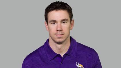 Head coach Clint Kubiak bringing a modern, intentional offensive architecture to the franchise, do AI tạo