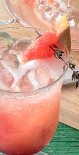 Grapefruit Himbeer Sekt Mit Thymian Rezept Aperitif Mit Sekt Himbeeren Aperitif Getrank