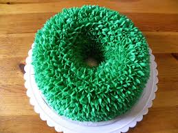 It's an easy homemade cake to mix and bake for an everyday. Diy Christmas Wreath Cake Tutorial Sweet Party Place