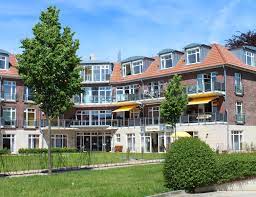 Die 57 m² große zwei zimmer wohnung befindet sich im ersten og und ist mit dem aufzug aus der tiefgarage erreichbar. Betreutes Wohnen Senioren Und Therapiezentrum Halstenbek