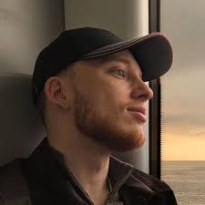 Ash Lamb's Instagram, Twitter & Facebook