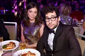 Jun 10, 2021 · lorde is embracing chill summer vibes in her upbeat new track solar power.. Who Is Lorde Dating The Royals Singer S Dating History Otakukart