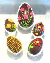 Estos huevos de pascua decorados con ¨terrazos¨ requieren solamente un poco de pintura y se convertirán rápidamente en una decoración estupenda para tu hogar esta primavera. 110 Ideas De Huevo Pascua Pascua Huevos De Pascua De Chocolate Huevos De Pascua