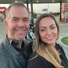 FedEx driver stuck near highway needs help