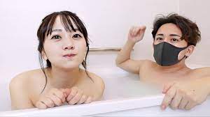新婚夫婦はじめてのお風呂動画 - YouTube